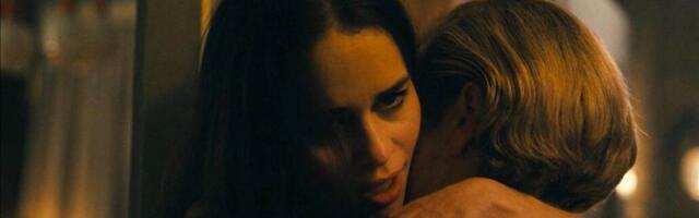 Poznata glumica povredila rebro: Snimala 18+ scenu sa tri muškarca