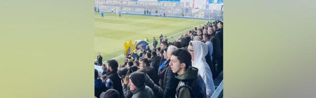Navijači pristižu: Vrela atmosfera na Gradskom stadionu u Novom Pazaru