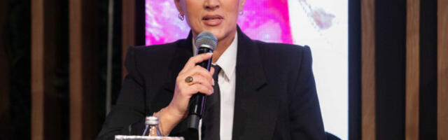 HRVATSKA MUZIČKA ZVEZDA POSTALA BAKA: Zbog jedne stvari je zabrinuta!