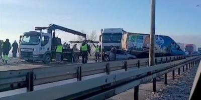 Teška nesreća na auto putu kod Surčina, zastoj i velika kolona vozila