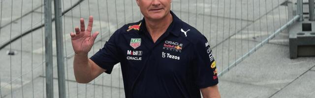 Kultard uhvaćen sa dve lepotice pred venčanje: Legendarni vozač Formule 1 slavio 13 sati, jedva se "dovukao" do hotela! /VIDEO/