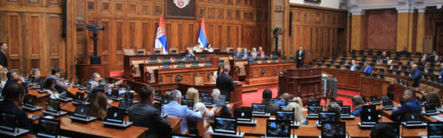 Скупштина Србије данас наставља ванредно заседање