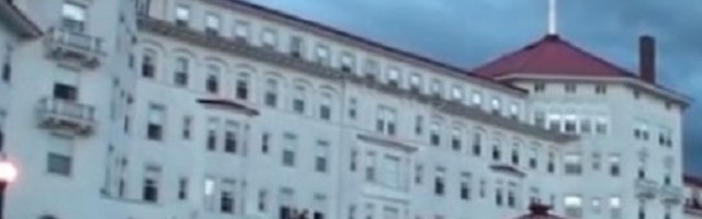 Pali svetla, bode goste, krade igračke - Princeza Karolajn je noćna mora