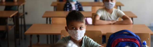 Počela redovna nastava za sve đake u Srbiji, lekare brine veći broj obolele dece
