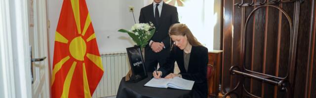 Princ Filip i princeza Danica upisali se u knjigu žalosti u ambasadi Severne Makedonije: „Bratska ljubav i zajednička tuga ne znaju za granice“