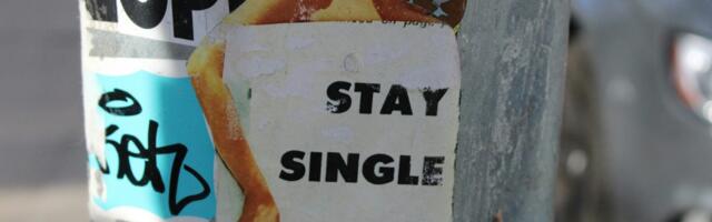 Singl si? Ovih 5 misaonih zamki sabotiraju tvoj ljubavni život – vreme je da ih razotkriješ!