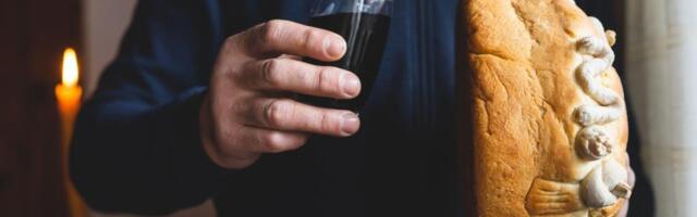 U Srbiji  svi očevi prave ovu grešku kada predaju krsnu slavu: Otac Predrag Popović otkrio gde grešimo, a ovo se posebno odnosi na slavljenje Nikoljdana