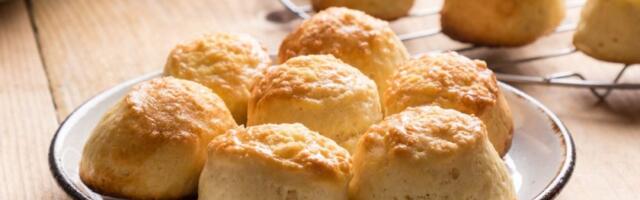 Pogačice sa ajvarom koje morate da probate: Prekusne, a gotove za 15 minuta