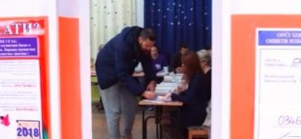 PONOVLJENI PREVREMENI IZBORI U SRPSKOJ: Za predsednika se glasa na 136 biračkih mesta