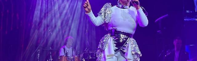 ENERGIČAN POČETAK SPEKTAKLA: Indira Forza podigla MTS dvoranu na noge već prvom pesmom na koncertu