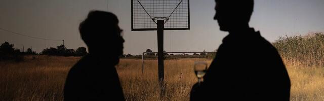 Kako je stih Ajs Nigrutina inspirisao izložbu o košarci i društvu