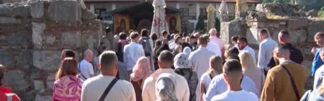 Teror Kurtijeve policije: Pretresali vernike pre liturgije na slavi manastira kod Prizrena (VIDEO)