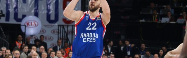 Razgoropadio se Micić, ali je promašio ključnu trojku