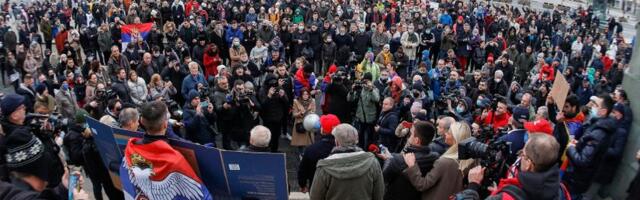 Narod ispred Skupštine dao podršku Đokoviću: Zapalite sveću za Novaka, Srbiju i ceo slobodarski svet