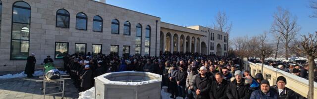 Emir Džanković ispraćen na Ahiret: Hiljade vjernika na dženazi u IC Gazilar