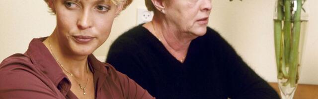 Sahranili svekrvu, posle 4 godine dobili jezive poruke sa njenog broja! Kad su otkrili o čemu se radi šokirali se