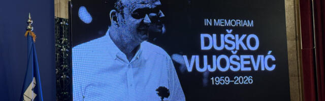 Komemoracija Dušku Vujoševiću: Porodica i prijatelji se opraštaju od trenera (VIDEO/FOTO)