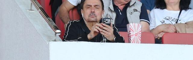 Poznati pevač gleda 179. večiti derbi: Keba stigao na Marakanu, "uhvatili" smo ga u nesvakidašnjem izdanju