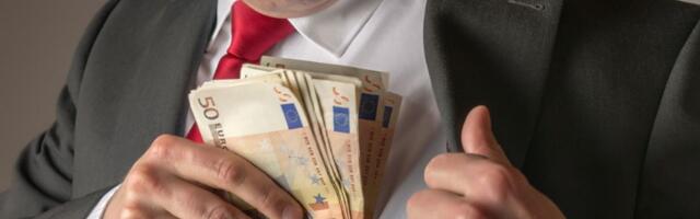 Robu prodavali "na crno" - novac sebi u džep