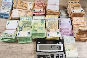 Спречено кријумчарење око 240.000 евра на Батровцима