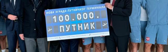 Selektor Dragan Stojković Piksi je 100.000. putnik iz nove zgrade niškog aerodroma