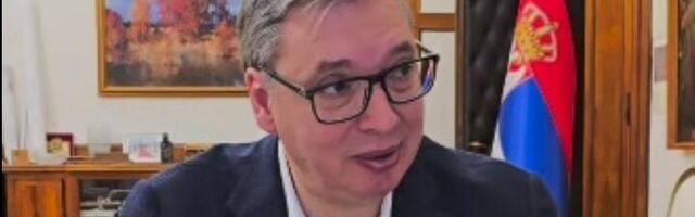 Vučić jede sardine, luk preskače i šalje poruku narodu (VIDEO)