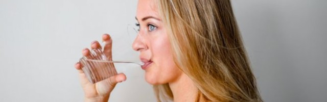 Kako znamo da pijemo DOVOLJNO VODE? Ako vas muče ovi problemi - NIJE DOBRO!