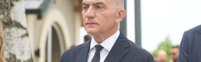 SRCE: Ministre Vujiću, niste portparol SNS, nego primate platu od građana