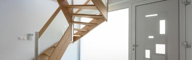 Srpkinja je platila 1.600 evra majstoru da joj napravi drvene stepenice: Rezultat je RAZBESNEO ceo region (VIDEO)