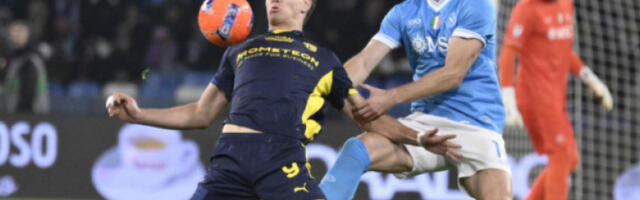 Фудбалери Наполија и Парме одиграли без голова