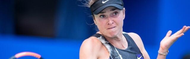 Uzela zolju u ruke, samo koga će da dokusuri? Poznata ukrajinska teniserka šokirala fanove uoči Vaskrsa (VIDEO)