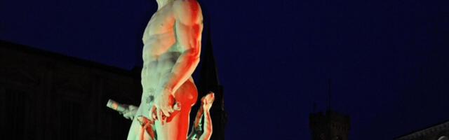 Туристкиња оштетила Нептунову фонтану у Фиренци због „венчаног изазова”