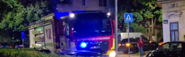 DRAMA U NOVOM SADU! Vatrogasci hitno intervenisali u stambenoj zgradi, dim se širio hodnikom (VIDEO)