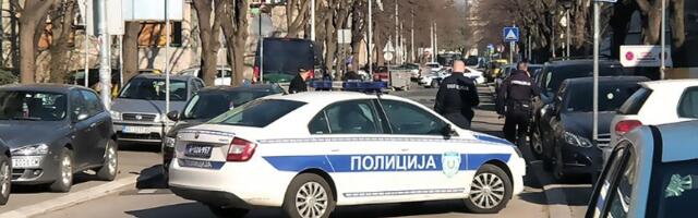 Izazvao nesreću pa pobegao i ostavio auto (FOTO)