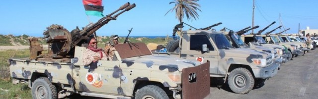VELIKA VOJNA PARADA U LIBIJSKOJ PUSTINjI: Haftarovci prikupljaju snagu nakon poraza, maršal kreće u novu ofanzivu? (FOTO)