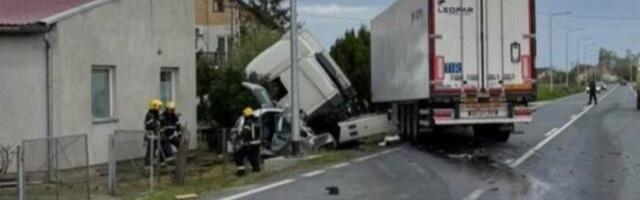 Poznat identitet poginulih: Nastrdali u direktnom sudaru sa kamionom u Čelarevu (FOTO)