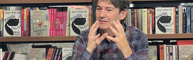 "Beograd me podseća na Španiju, osećam se kao kod kuće" Autor koji godinama ima status jednog od najčitanijih pisaca u Srbiji posetio našu prestonicu