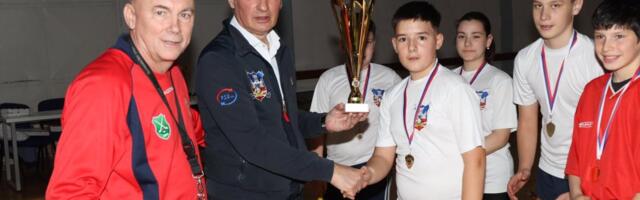 Mladi hokejaši ne mare za zimu! Posle Svetosavskog turnira prava iskušenja tek im slede