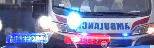 Jeziv prizor kod Kraljeva: Žestok sudar na magistrali, delovi kamiona rasuti po putu, auto završio u kanalu (FOTO)