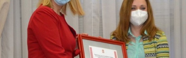KRUŠEVAC IMA ČIME DA SE PODIČI: Gradonačelnica Jasmina Palurović dobila nagradu Vlade Srbije/FOTO/