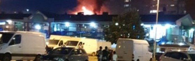 NIJE DOBRO! BUKNUO OGROMAN PLAMEN! NAJNOVIJE FOTOGRAFIJE I SNIMCI POŽARA U BLOKU 70! Prolaznici u šoku, vatrogasci se trude, ali vatra i dalje gori! /VIDEO/FOTO/
