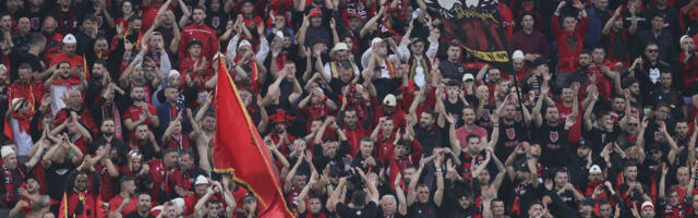 Nova provokacija albanskih navijača na EURO: U Dortmundu skinuta zastava Srbije /VIDEO/