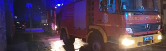 Požar u stambenoj zgradi u Ulici Nikole Pašića: Vatrogasci spasili tri osobe (FOTO)