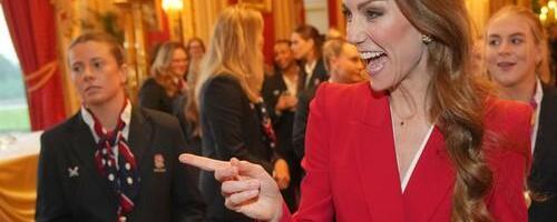 "Ona je naša kraljica" Kejt Midlton prekršila strogi kraljevski protokol, ali je zbog toga zaradila lavinu komplimenata (VIDEO)