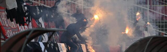 Pogledajte kako su Firmaši spalili obeležja Grobara: Ograda se crnila od otetih rekvizita!