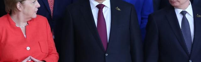 Crno-beli svet Zapada i Istoka
