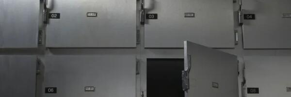 Čoveka proglašenog mrtvim porodica pronašla živog u frižideru