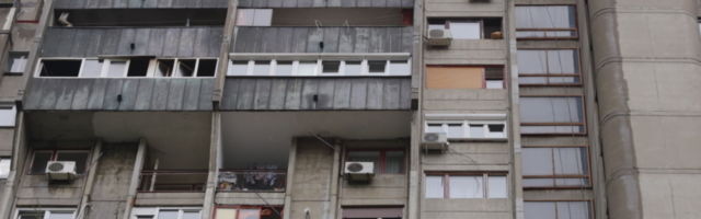 Imamo zgradu od 12 spratova, čiji se spratovi zovu redom...