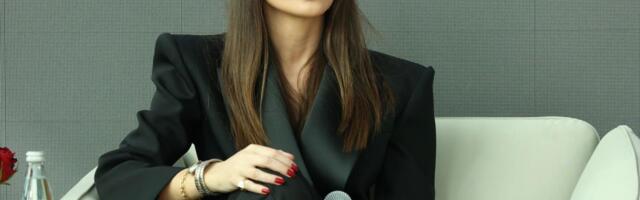 "MLAĐI SIN ODBIJA DA PRIČA SRPSKI" Emina Jahović otkrila sve o životu nakon razvoda od Mustafe Sandala, progovorila o bivšoj svekrvi: "Bilo je katastrofa"