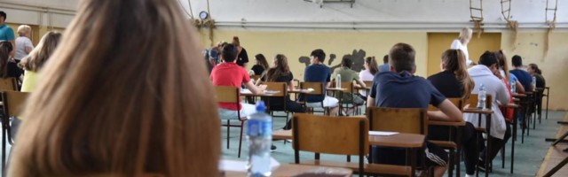 Ko je kriv za to što su srednjoškolci podbacili na državnoj maturi - profesorima važnija procedura nego znanje đaka